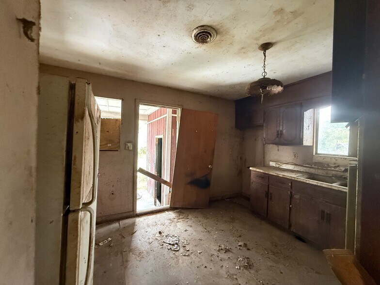 More Photos Of 2033 Winchester Rd, Anniston Flex For Sale
