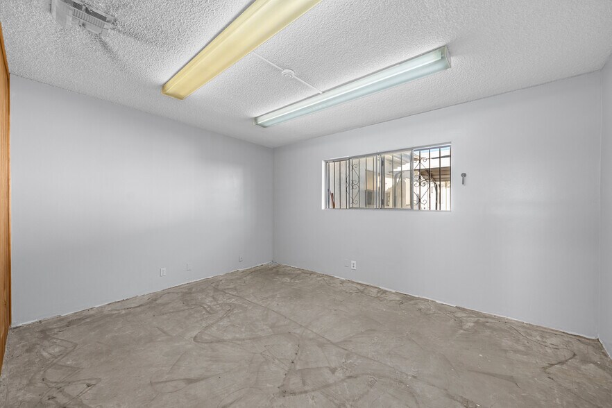 More Photos Of 5146 Maine Ave, Baldwin Park Flex For Lease