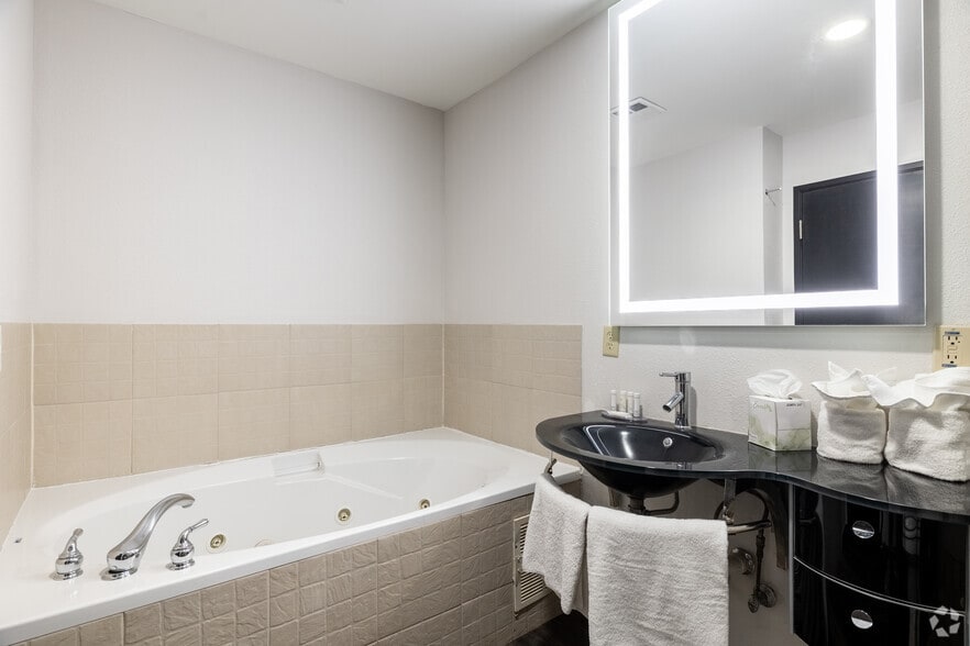 More Photos Of 480 Al Henderson Blvd, Savannah Hotel For Sale