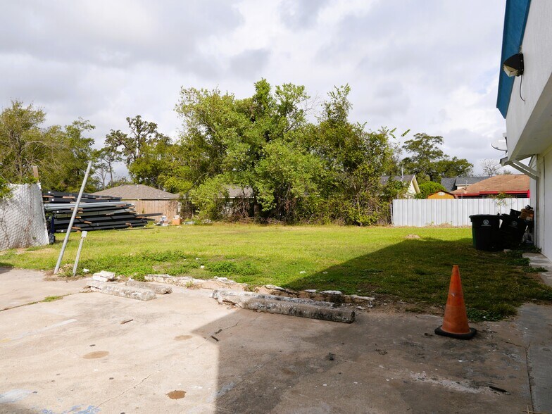 More Photos Of 8435 Tidwell Rd, Houston Service Station For Sale