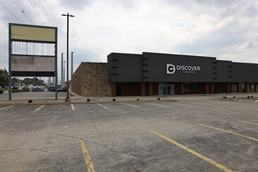 More Photos Of 2800 N Water St, Decatur General Retail For Sale