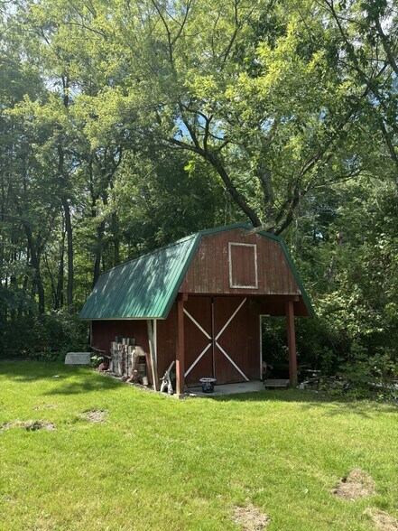 More Photos Of 235 E Western Reserve Rd, Poland Veterinarian Kennel For Sale