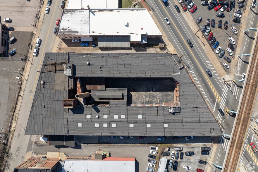 More Photos Of 3775 Kensington Ave, Philadelphia Light Distribution For Lease