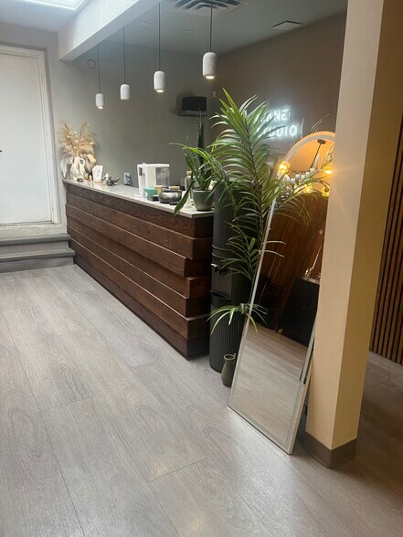 More Photos Of 207 12th Ave SW, Calgary Storefront For Lease