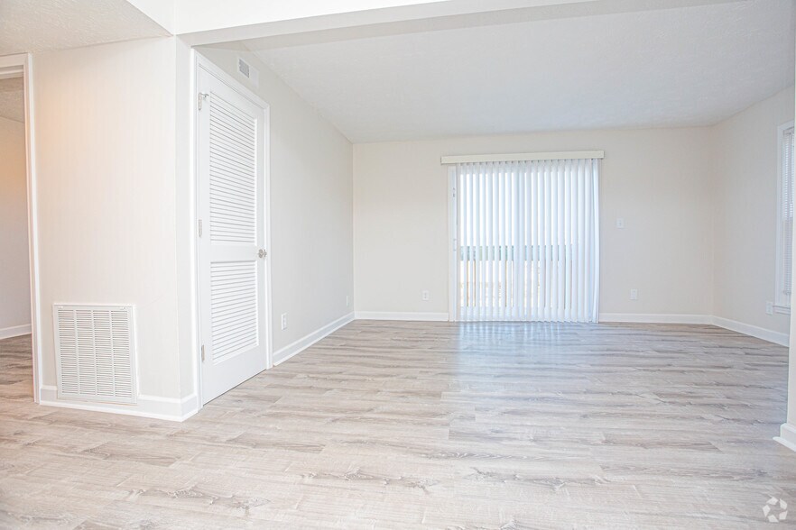 More Photos Of 2400 Woodhill Dr, Lexington Apartments For Sale