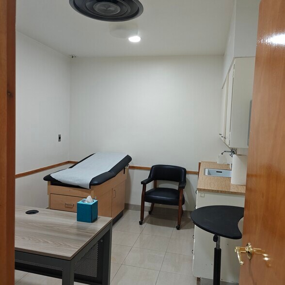 More Photos Of 326-328 N Maclay Ave, San Fernando Medical For Lease