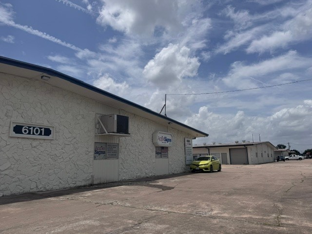 More Photos Of 6101 Pinemont Dr, Houston Warehouse For Lease