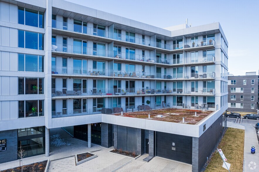 More Photos Of 1300 Av Thérèse-Lavoie-Roux, Outremont Apartments For Lease