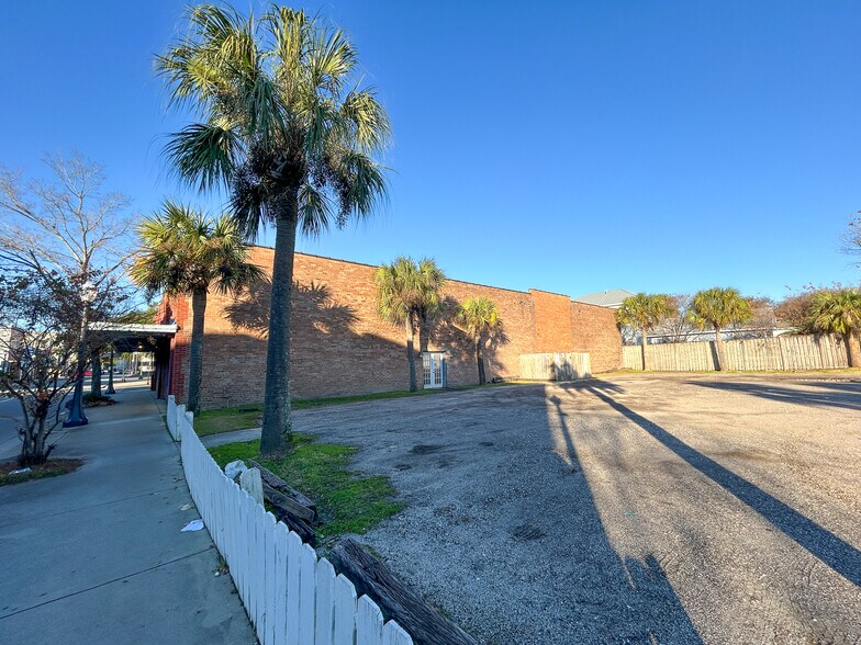 More Photos Of 612 Dauphin St, Mobile Storefront Retail Office For Lease