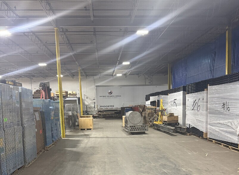 More Photos Of 15 Industrial Way, Wilmington Warehouse For Lease