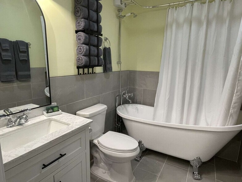 More Photos Of 446 Maples Rd, Milford Hotel For Sale