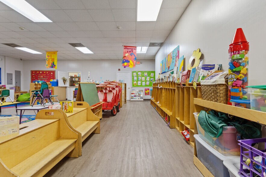 More Photos Of 11376 Three Rivers Rd, Gulfport Daycare Center For Sale