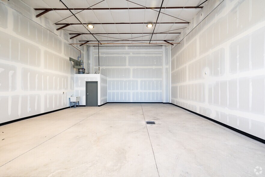 More Photos Of 3747 W Parkway Blvd, West Valley City Warehouse For Lease