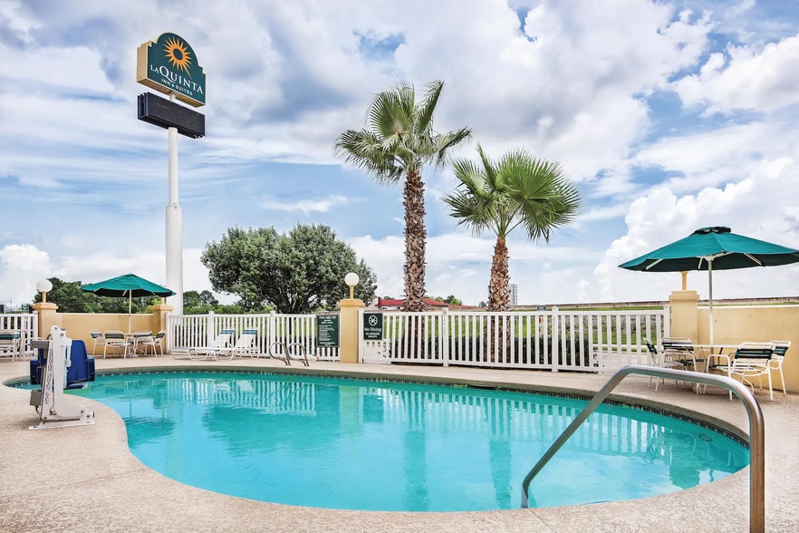 More Photos Of 5215 Interstate 10 E, Baytown Hotel For Sale