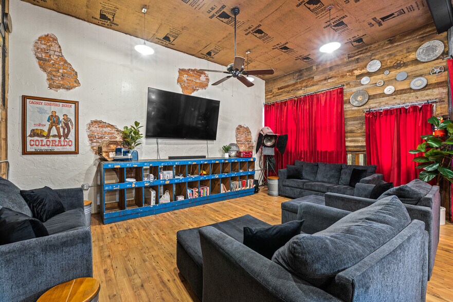 More Photos Of 120 S 3rd St, Victor Restaurant For Sale