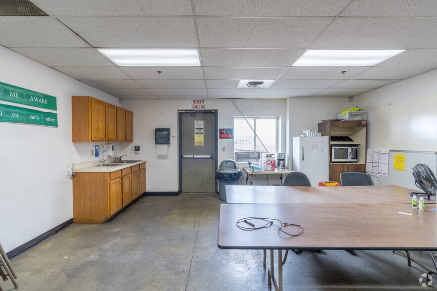 More Photos Of 49 E 3rd Ave, Toppenish Warehouse For Sale