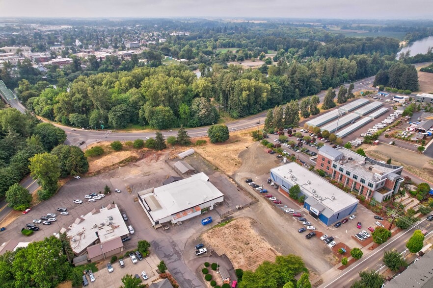 More Photos Of 350 Hickory St NW, Albany Garden Center For Lease