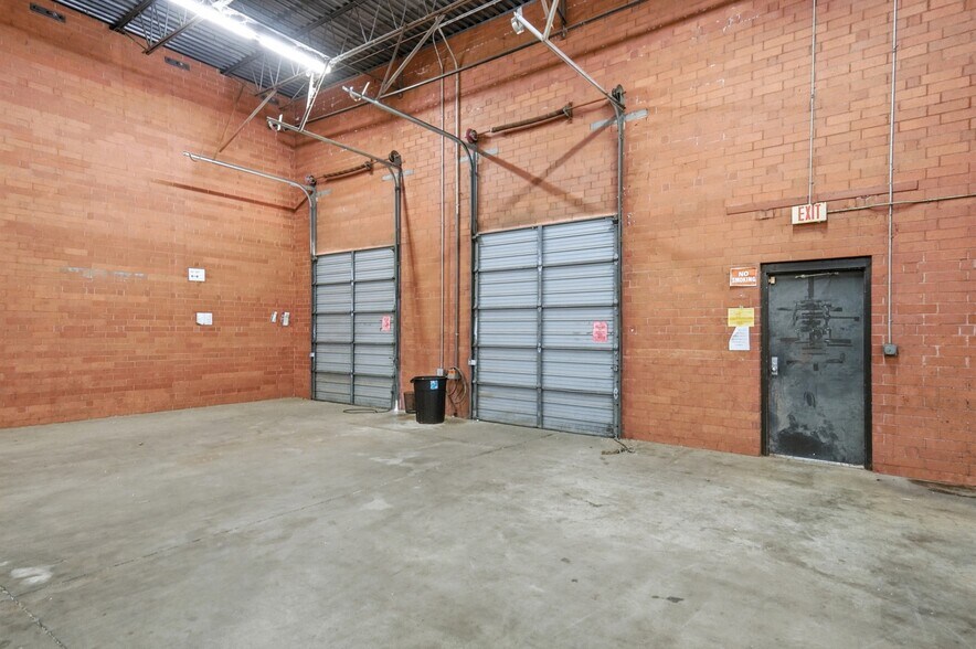 More Photos Of 10605 Southern Loop Blvd, Pineville Warehouse For Lease