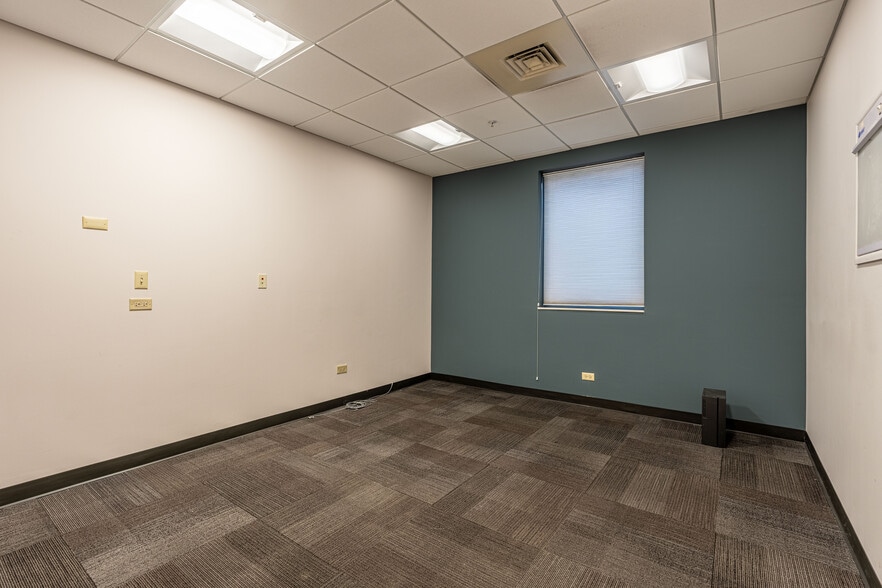 More Photos Of 4650 Southwest Hwy, Oak Lawn Medical For Sale