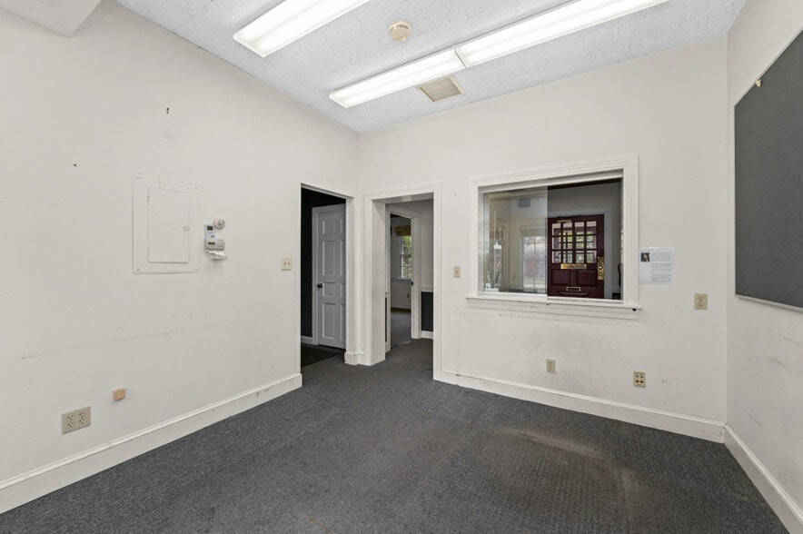 More Photos Of 11 Maple St, West Newbury Office For Sale