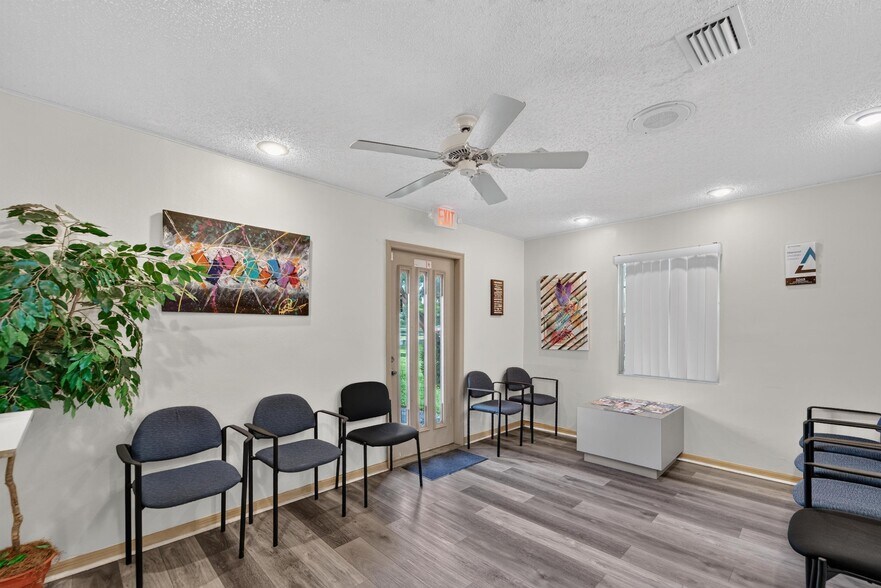 More Photos Of 1205 W Baker St, Plant City Medical For Sale