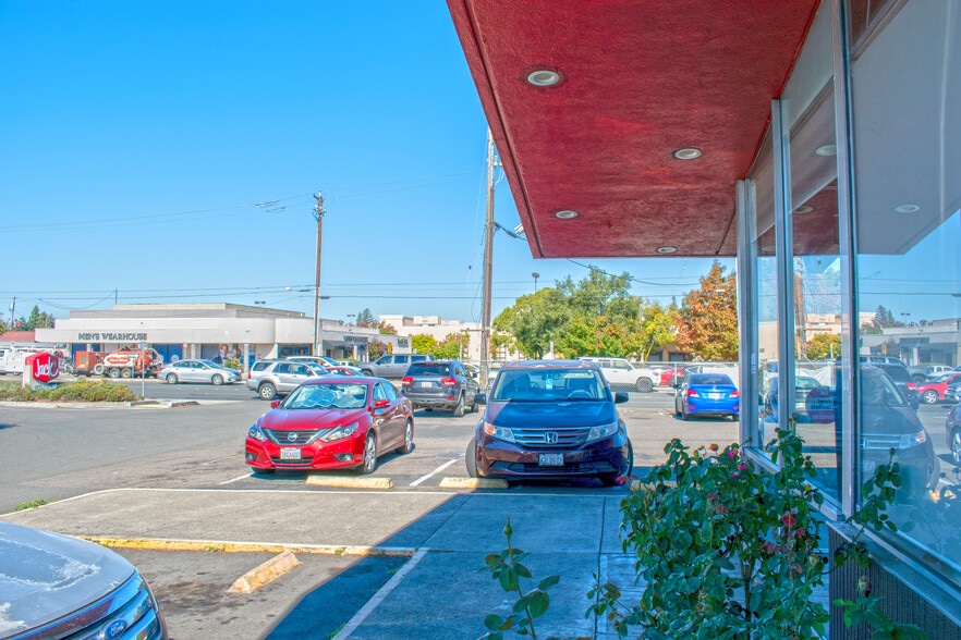 More Photos Of 996 Steele Ln, Santa Rosa General Retail For Lease