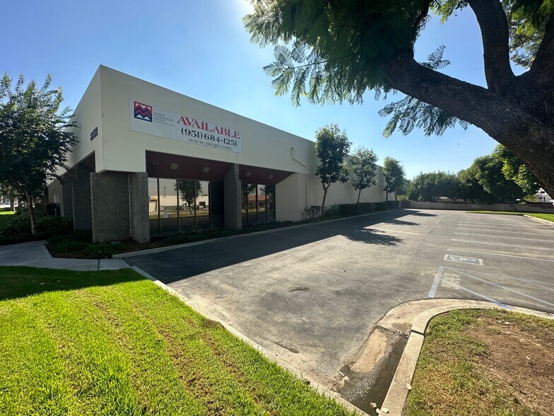 More Photos Of 3333-3343 Durahart St, Riverside Warehouse For Lease