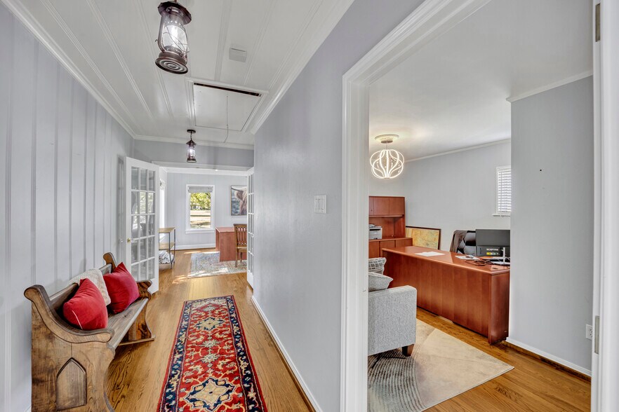 More Photos Of 1500 W Abram St, Arlington Medical For Lease