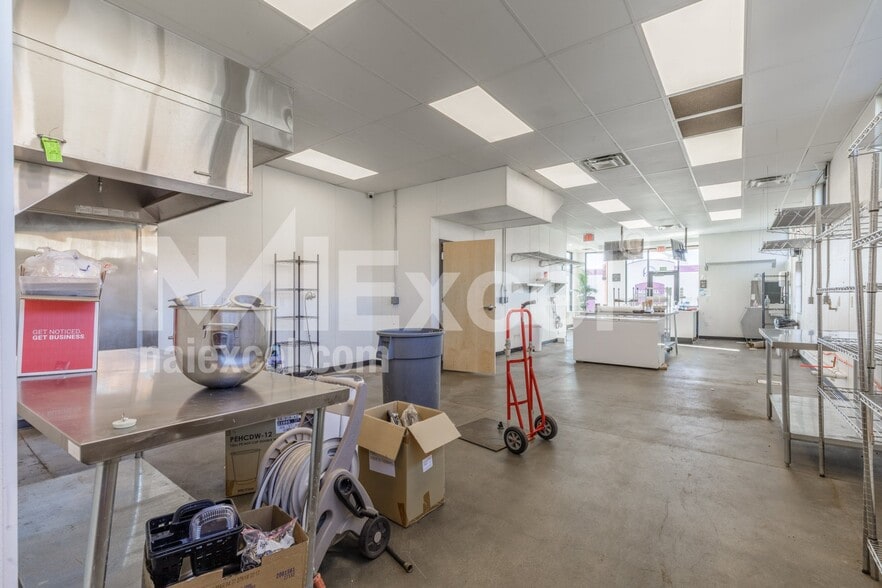 More Photos Of 652 St George blvd, St George Freestanding For Sale