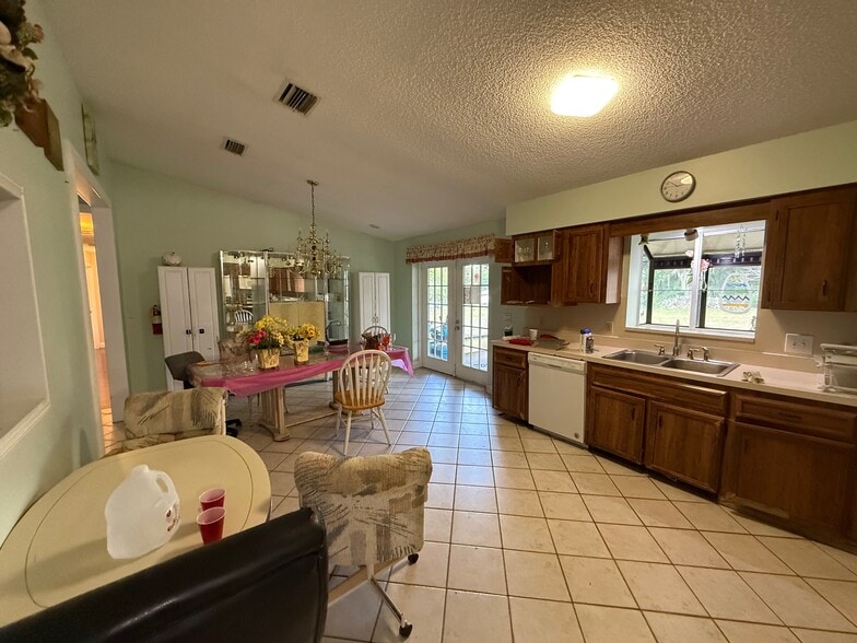 More Photos Of 39106 Grays Airport Rd, Lady Lake Assisted Living For Sale