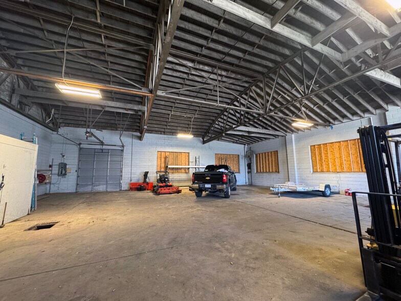 More Photos Of 1160 Lincoln St, Blair Light Manufacturing For Sale