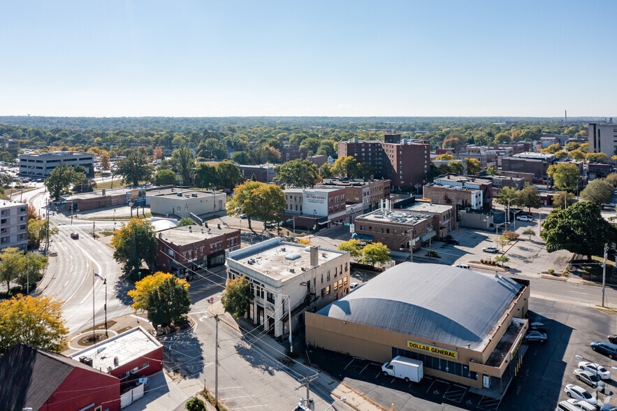 More Photos Of 115 7th St, Rockford Medical For Sale