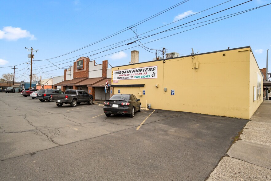 More Photos Of 178 SW 5th St, Madras Storefront Retail Office For Sale