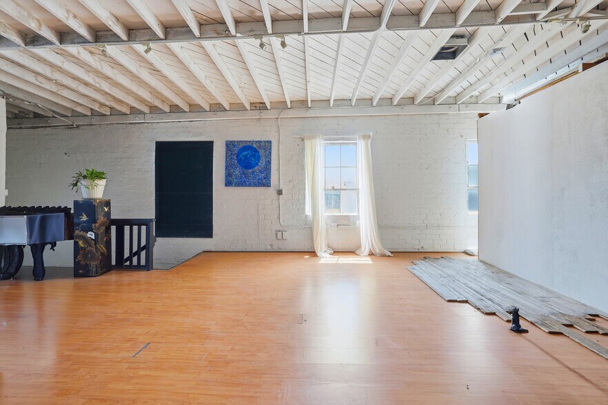 More Photos Of 714 Ducommun St, Los Angeles Manufacturing For Lease