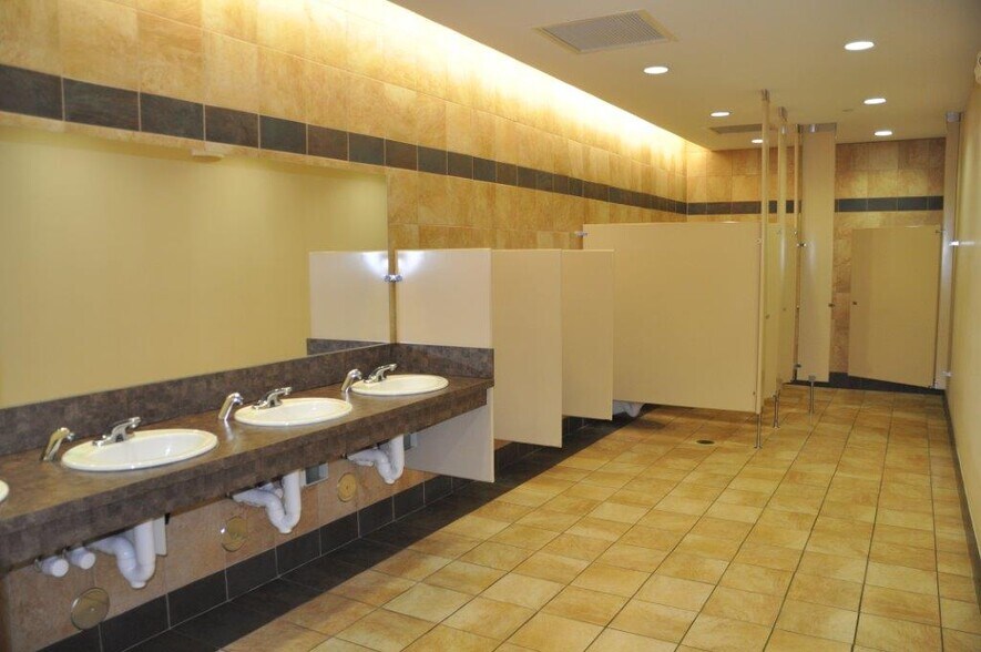 More Photos Of 1601 Feehanville Dr, Mount Prospect Research And Development For Lease