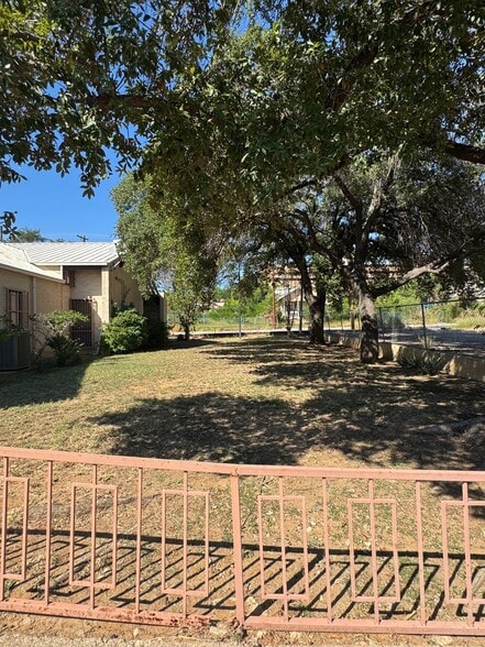 More Photos Of 801 Corpus Christi St, Laredo Medical For Sale