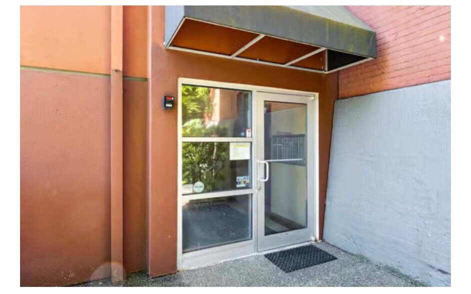 More Photos Of 101 E 26th St, Tacoma Office For Sale