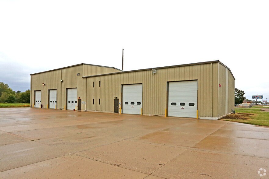 Primary Photo Of 720 S Taft Ave, Mason City Truck Terminal For Sale