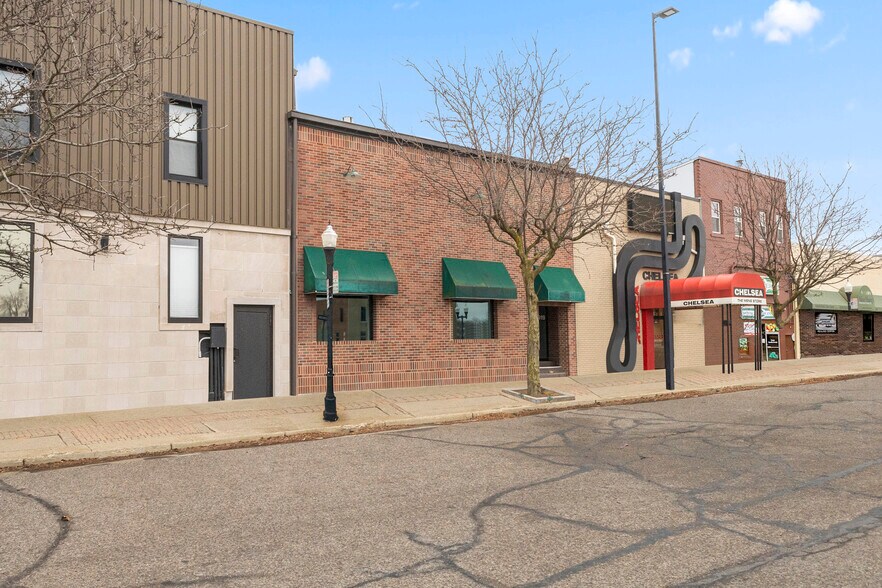 More Photos Of 2919 First St, Wyandotte General Retail For Lease