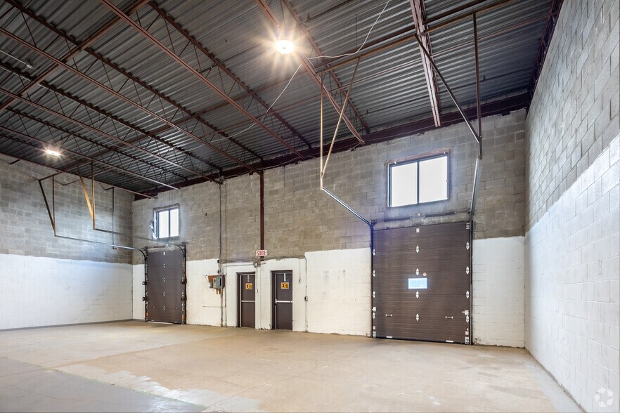 More Photos Of 1100-1190 Rue Bégin, Saint-Laurent Warehouse For Lease