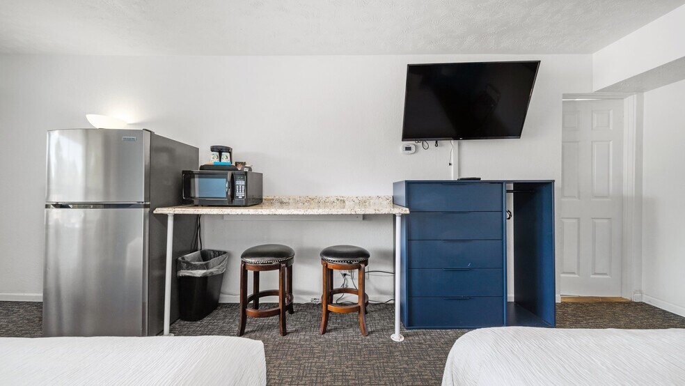 More Photos Of 1010 E Front St, Traverse City Hotel For Sale