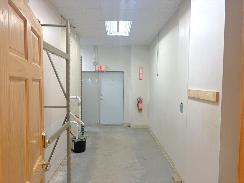 More Photos Of 601 Minnesota Ave, Walker General Retail For Lease