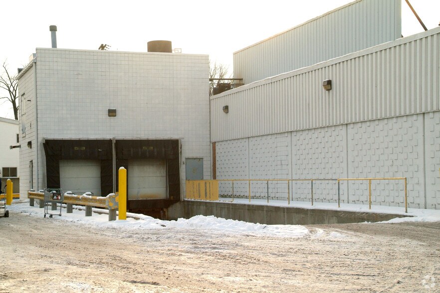 More Photos Of 19230 Harper Ave, Harper Woods Supermarket For Lease