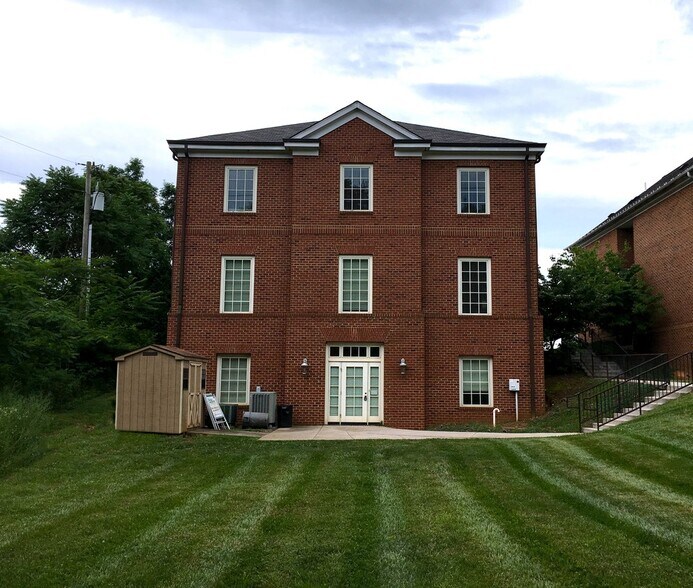 More Photos Of 10046 Three Notch Rd, Troy Office Residential For Lease