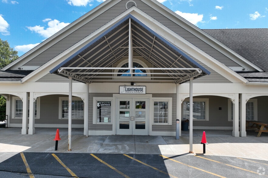 More Photos Of 2 Market Pl, Hollis Storefront Retail Office For Lease