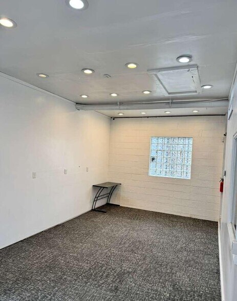 More Photos Of 250 E Cleveland Ave, Norwood Light Distribution For Sale