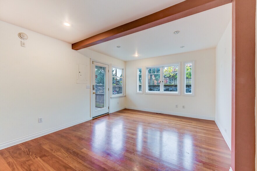 More Photos Of 1313 Washington St, Sumner Religious Facility For Sale