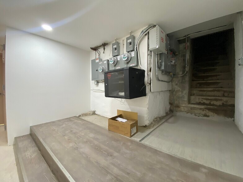 More Photos Of 92 Norman Ave, Brooklyn Storefront Retail Office For Lease