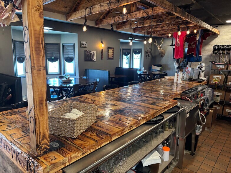 More Photos Of 140 E 12th St, Imperial Restaurant For Sale