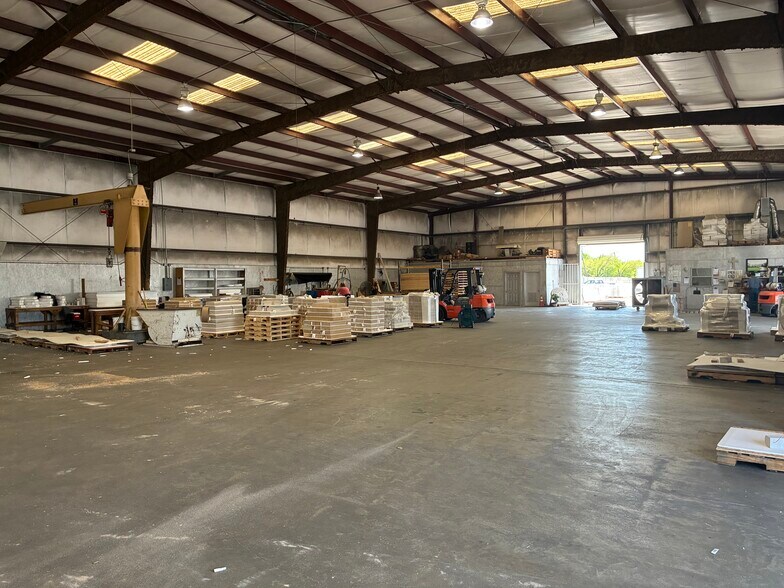 More Photos Of 301 Pleasant Dr, Dallas Warehouse For Lease